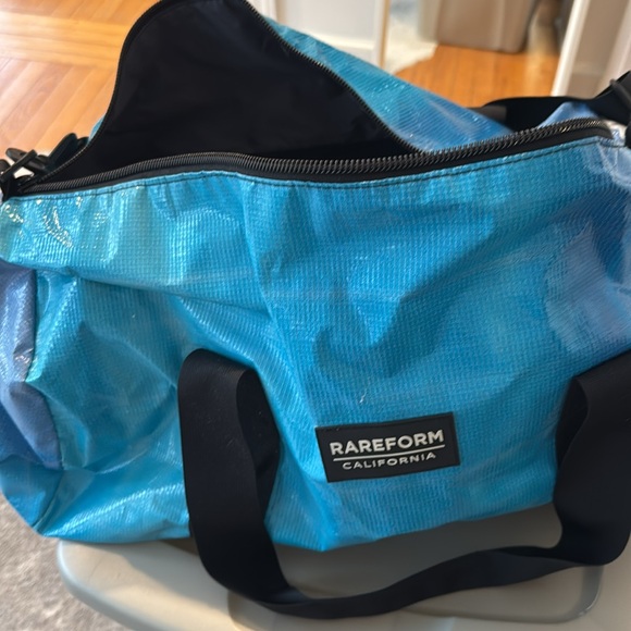 Reform duffle bag used once aqua blue with longer shoulder strap - Picture 4 of 5